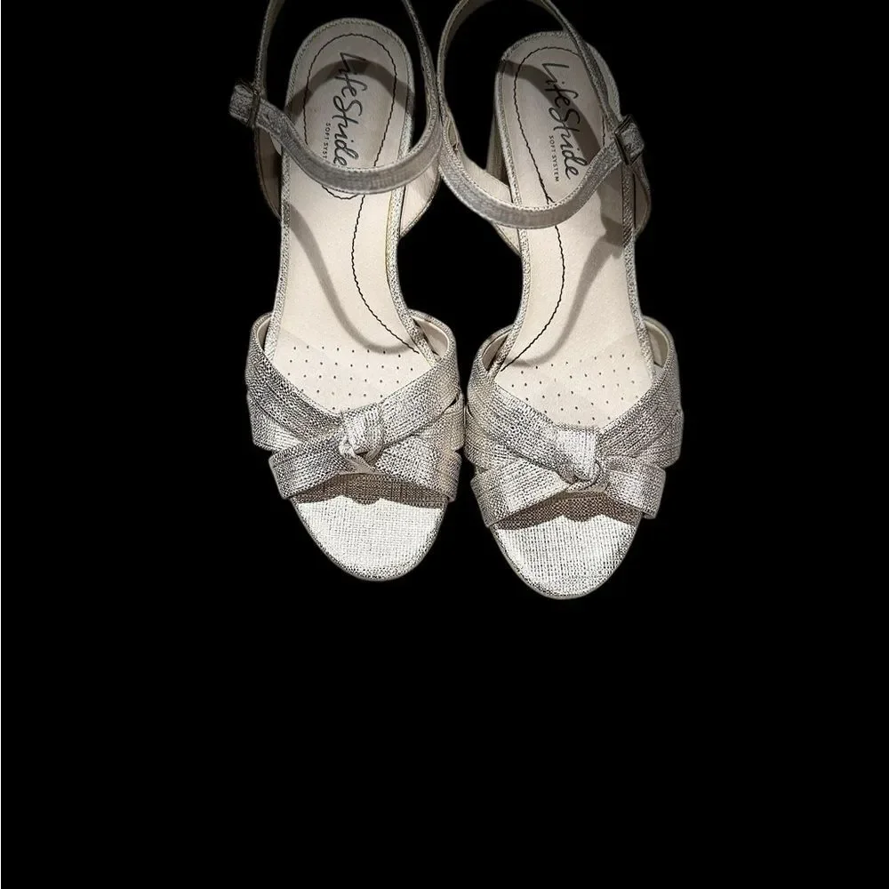 Life Stride Lucky Platform Heel. Light Metallic Gold Color. Size 6